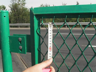 鋼板網(wǎng)護(hù)欄網(wǎng)  